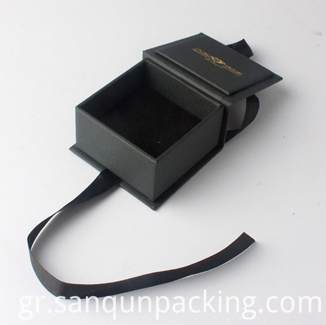 Κουτί με κορδέλα Box With Ribbon